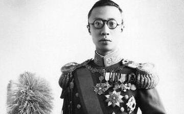 【溥儀】清朝末代皇帝宣統(tǒng)帝愛新覺羅·溥儀生平簡介故事_末代皇帝溥儀資料 【溥儀】清朝末代皇帝宣統(tǒng)帝愛新覺羅·溥儀生平簡介故事_末代皇帝溥儀資料