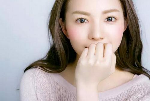 不清理黑頭有什么危害？如何去除黑頭