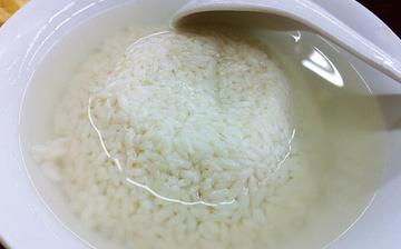 【酒釀】酒釀的功效與作用禁忌_怎樣吃酒釀才不會(huì)發(fā)胖_甜米酒的做法 【酒釀】酒釀的功效與作用禁忌_怎樣吃酒釀才不會(huì)發(fā)胖_甜米酒的做法