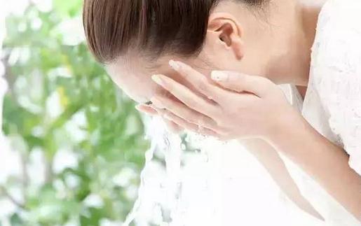 洗臉很簡(jiǎn)單？為你揭秘洗臉4大誤區(qū)