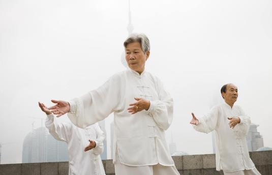 練太極拳有利于老人通經(jīng)活絡(luò)