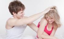 為什么女人喜歡挽男人手臂？