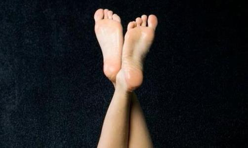 甲溝炎是什么？患甲溝炎的原因