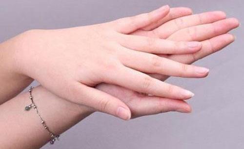 手指甲發(fā)紫怎么回事？手指甲發(fā)紫怎么辦