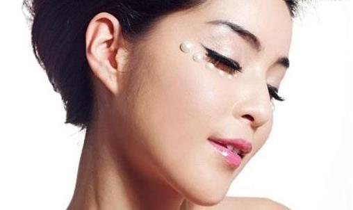 揭秘眼部護(hù)膚的三大陷阱