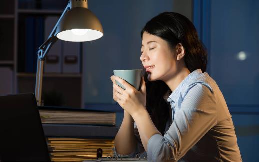 長(zhǎng)期熬夜會(huì)誘發(fā)這些疾病！