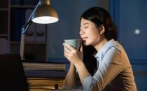長期熬夜會誘發(fā)這些疾??！