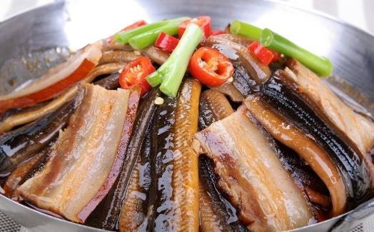黃鱔什么季節(jié)吃最好 黃鱔魚(yú)的功效與作用 黃鱔清洗
