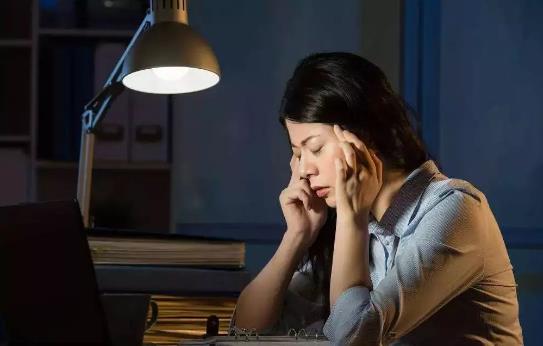熬夜危害大易提前衰老 晚上睡不著覺應(yīng)對(duì)妙招