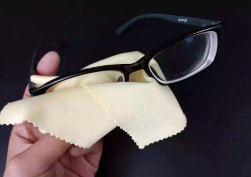 正確清洗眼鏡的方法 學會清洗妙招能保護眼睛