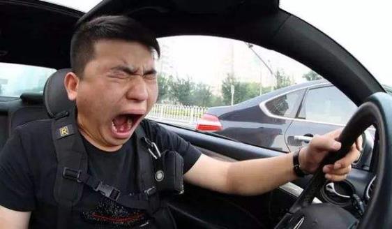 謹(jǐn)防冬天開車犯困頭暈 常開車窗多開外循環(huán)