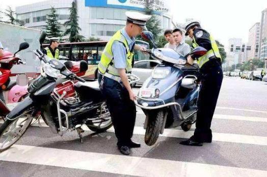 交警提醒：電動(dòng)車(chē)有這三個(gè)條件中一種 一律強(qiáng)制報(bào)廢