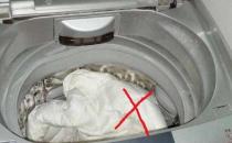 ?還在用洗衣機(jī)“毀”羽絨服嗎 牌子貨得這么清洗