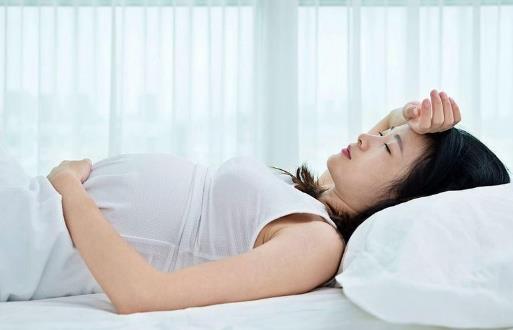 為啥孕期會水腫？專家建議：平常做到這3點(diǎn)，幫你緩解孕期水腫