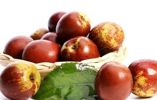 冬棗有哪些益處？醫(yī)生：冬棗的這四個(gè)功效你要知道，解酒