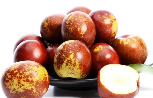 冬棗有哪些益處？醫(yī)生：冬棗的這四個(gè)功效你要知道，解酒