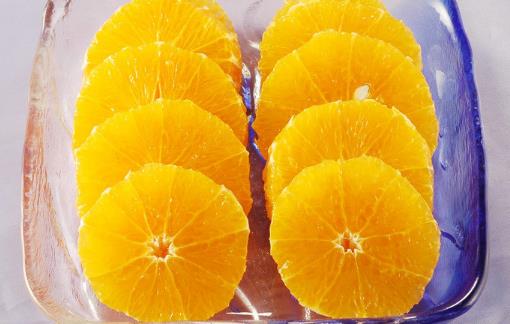 美味的香橙營養(yǎng)高 吃橙子可以預(yù)防中風(fēng)的秘密