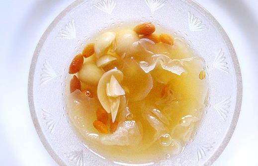 經(jīng)常熬夜的人吃什么？女性宜選滋陰祛火食療方