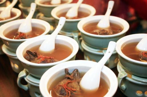 春季潤(rùn)肺湯女人要常喝 快來(lái)學(xué)學(xué)潤(rùn)肺湯的做法