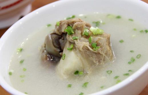 女人更年期脾氣暴躁 多吃疏肝理氣食物調(diào)理最好