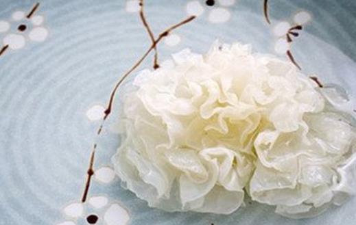 銀耳營養(yǎng)價(jià)值高 春季止咳潤肺可吃它