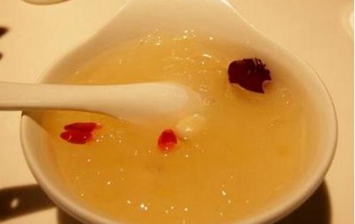 銀耳營養(yǎng)價(jià)值高 春季止咳潤肺可吃它