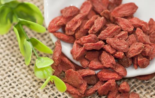 滋補(bǔ)肝腎、潤肺止咳：枸杞子的六大功效