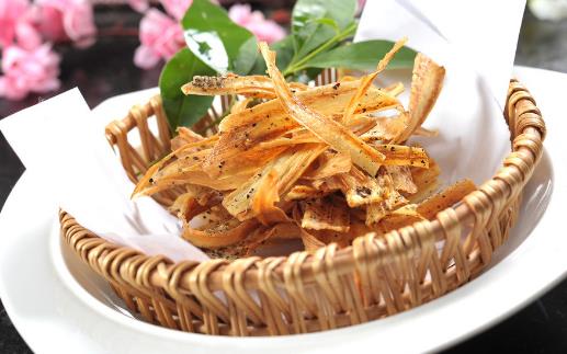 牛蒡茶可消除人體毒素 經(jīng)常熬夜來杯牛蒡茶補(bǔ)氣強(qiáng)身