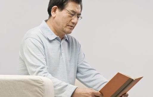 學(xué)會(huì)四個(gè)小妙招緩解老花眼不適 老花眼的注意事項(xiàng)