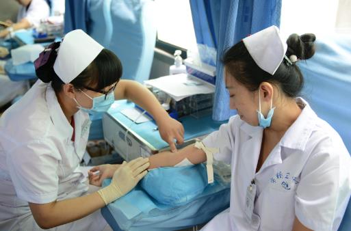 女性月經(jīng)期間是否能獻(xiàn)血 女性獻(xiàn)血注意事項(xiàng)