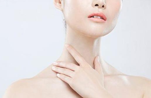 消除頸紋有妙招 日常按摩頸部補(bǔ)充適量的維生素