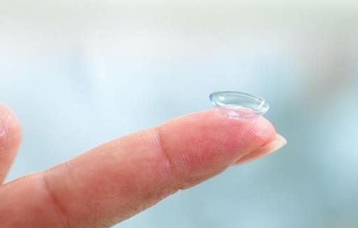 戴隱形眼鏡的安全隱患 這些知識(shí)你要知道