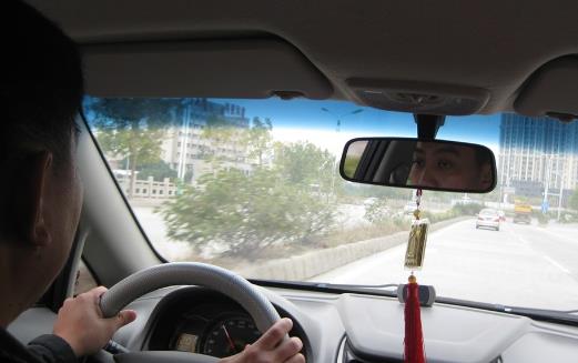 開(kāi)車(chē)必看 這些常識(shí)新手司機(jī)一定要牢記
