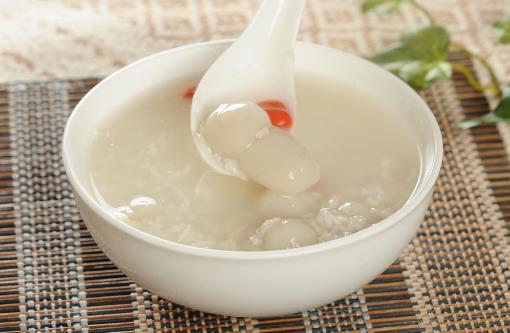 春季養(yǎng)生喝7款養(yǎng)生湯 潤肺養(yǎng)生不生病