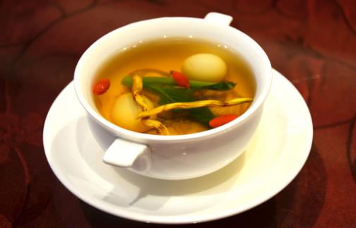 燉湯時(shí)，營(yíng)養(yǎng)都在肉里，不在湯里？