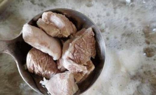 煮肉時(shí)上面的浮沫到底是精華還是臟東西？下次別再傻傻的