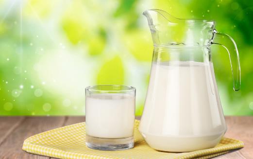 脫脂牛奶vs全脂牛奶：脫脂牛奶真的更適合減肥嗎?