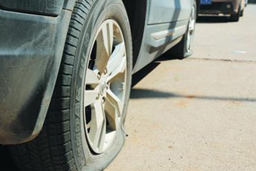 分辨汽車(chē)輪胎正反面？裝反有多危險(xiǎn)？