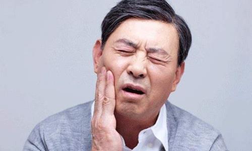 口腔潰瘍反復(fù) 快速解決口腔潰瘍的辦法