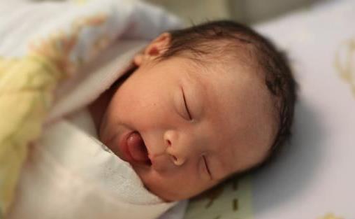 母乳是母親給予嬰兒的特別禮物 母乳喂養(yǎng)注意事項