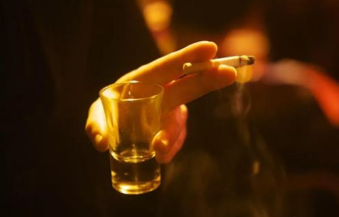 喝酒者，酒后少做4件事！喝酒時做到“3多、3少”，減少酒