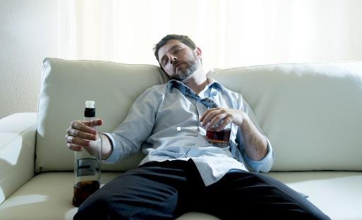 喝酒者，酒后少做4件事！喝酒時做到“3多、3少”，減少酒