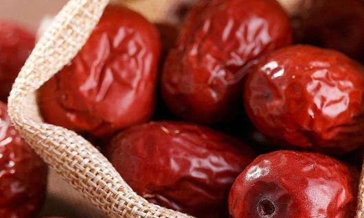 日食三棗長生不老 關(guān)于吃紅棗的7個(gè)誤區(qū)
