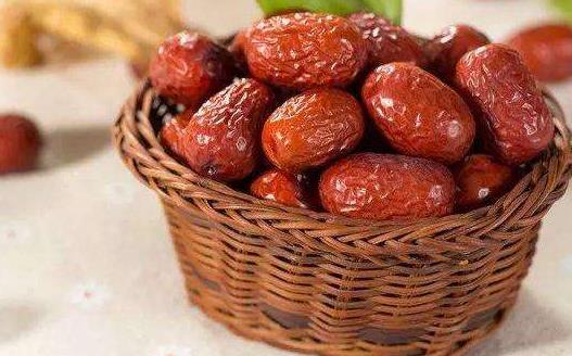 日食三棗長生不老 關(guān)于吃紅棗的7個(gè)誤區(qū)