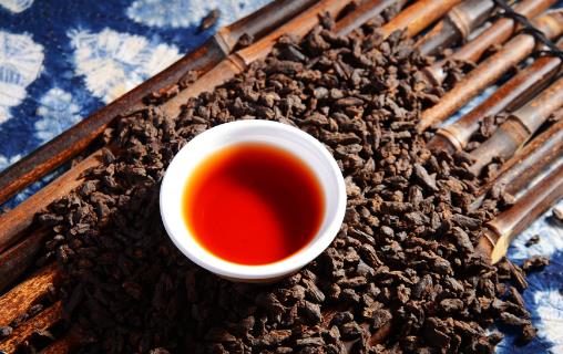 紅茶、綠茶到底喝哪種茶最養(yǎng)胃？天天喝茶水，你未必喝對