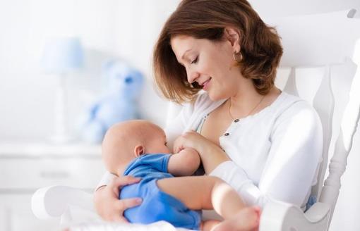 生病就不能喂奶？這5個母乳誤區(qū)你知道嗎