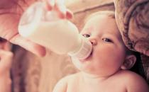 ?母乳喂養(yǎng)的誤區(qū)揭秘 產(chǎn)后增加母乳食物很重要