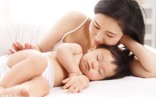 寶寶睡眠小動(dòng)作媽媽要留心 警惕蒙被綜合征