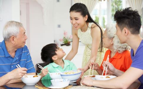 飯后堅(jiān)持6種習(xí)慣，無(wú)論男女，長(zhǎng)壽不會(huì)相負(fù)