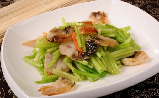 吃芹菜能夠排毒清腸？“清腸”可以清宿便？答案可能在你